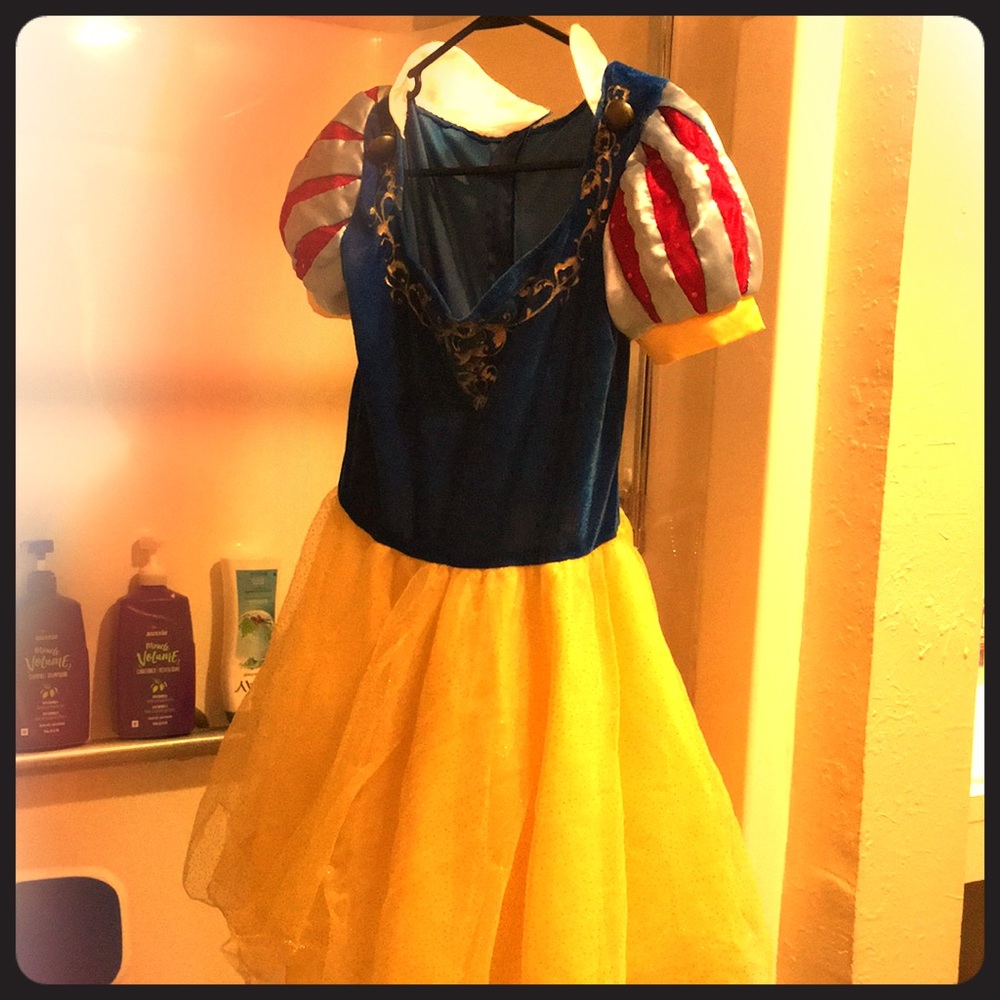 Women’s Snow White Halloween Costume size Small